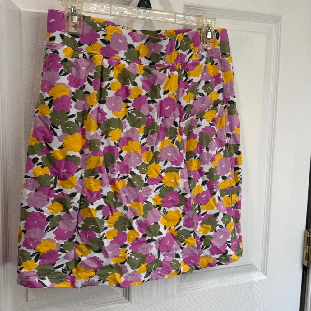 Denim & company active multi color floral French Terry skort with front pocket